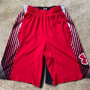 Men’s under armor shorts size medium.